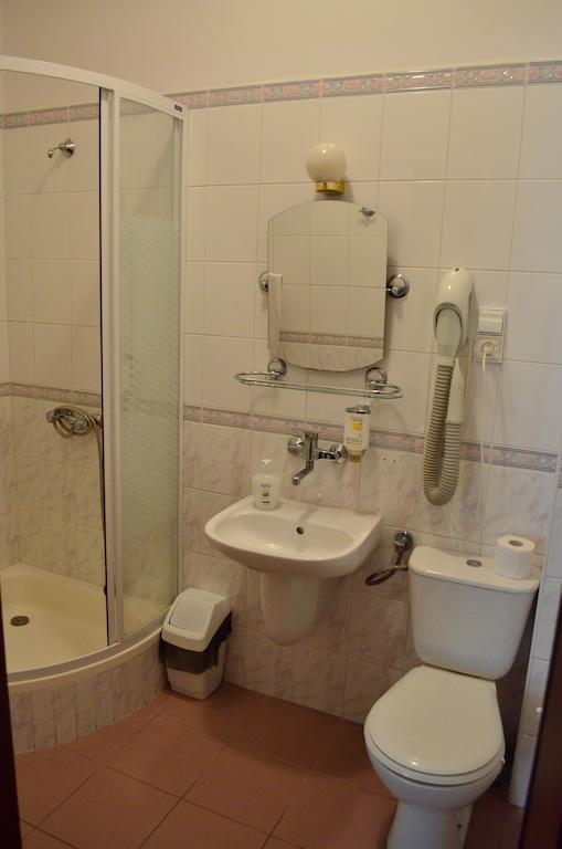 Hotel Mikorzyn Ślesin Room photo
